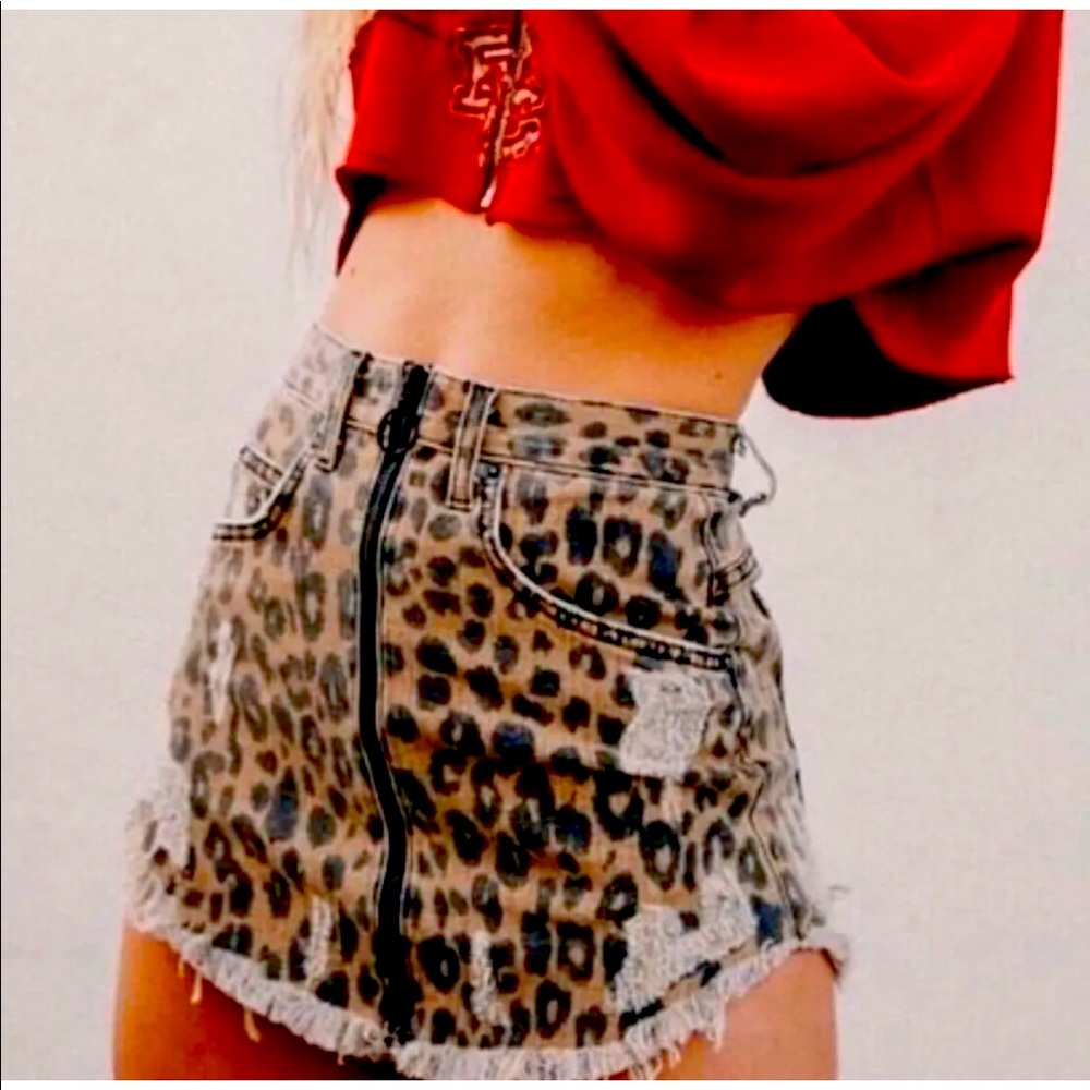 Carmar Los Angeles Distressed Leopard Cheetah Denim Skirt • Size 27 / 4 • Zipper